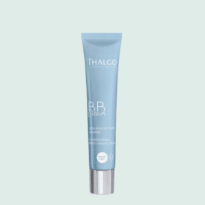 Tube de BBcream Thalgo en plastique bleu avec bouchon métallique, sur fond vert