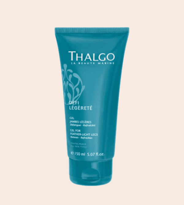 Tube de gel jambes légères Thalgo en plastique bleu, sur fond orange